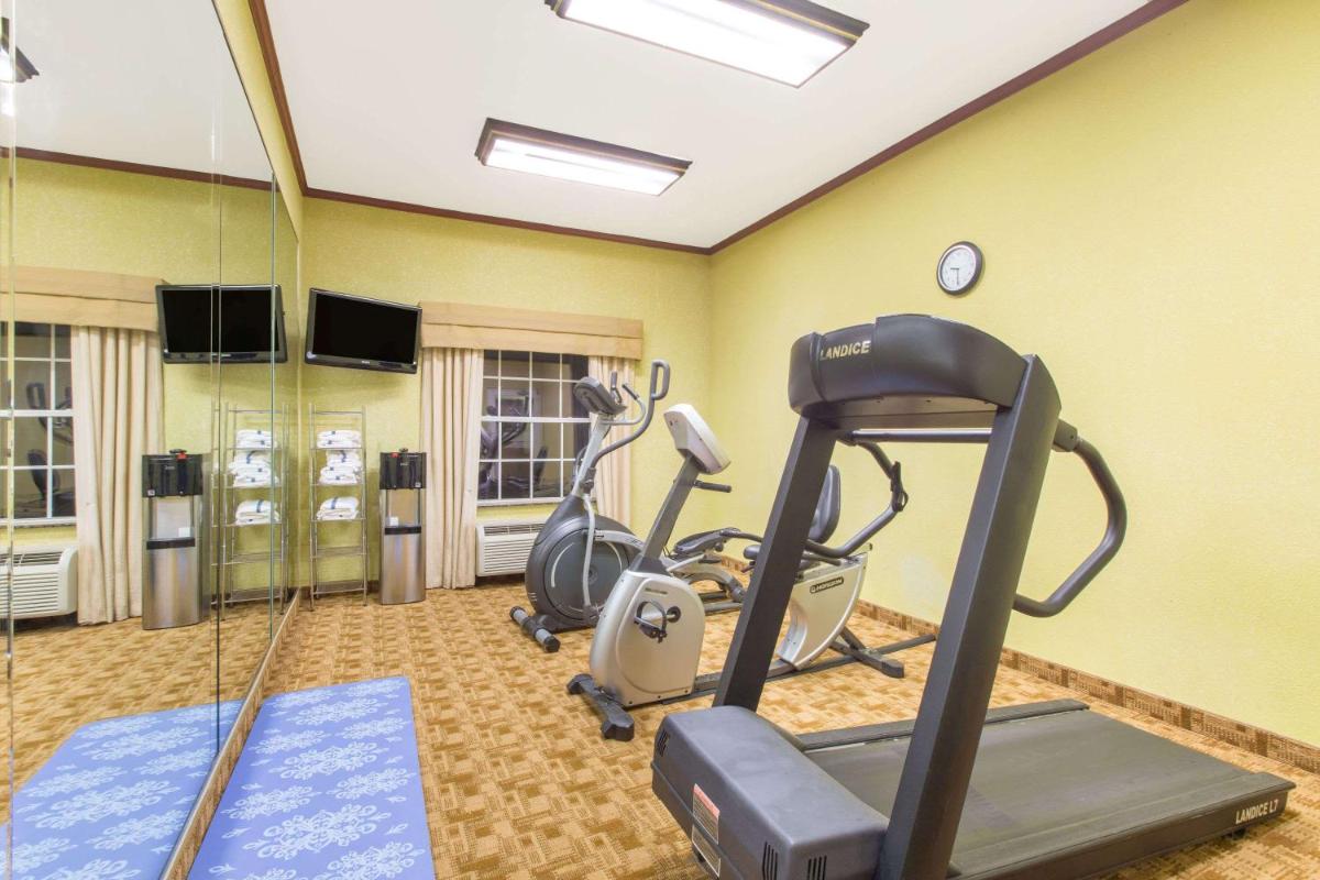 Hawthorn Extended Stay by Wyndham Corpus Christi Padre Isle - Housity