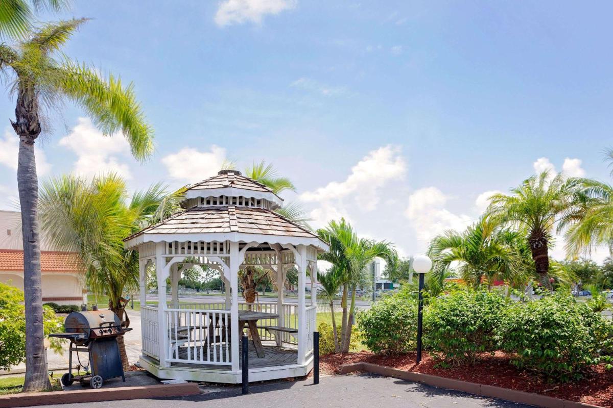 Knights Inn Port Charlotte - Housity