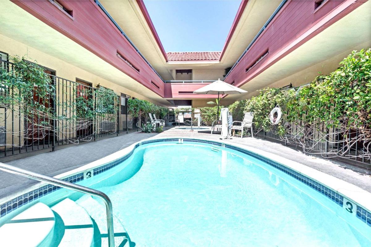 Vantage Point Inn - Woodland Hills - Housity
