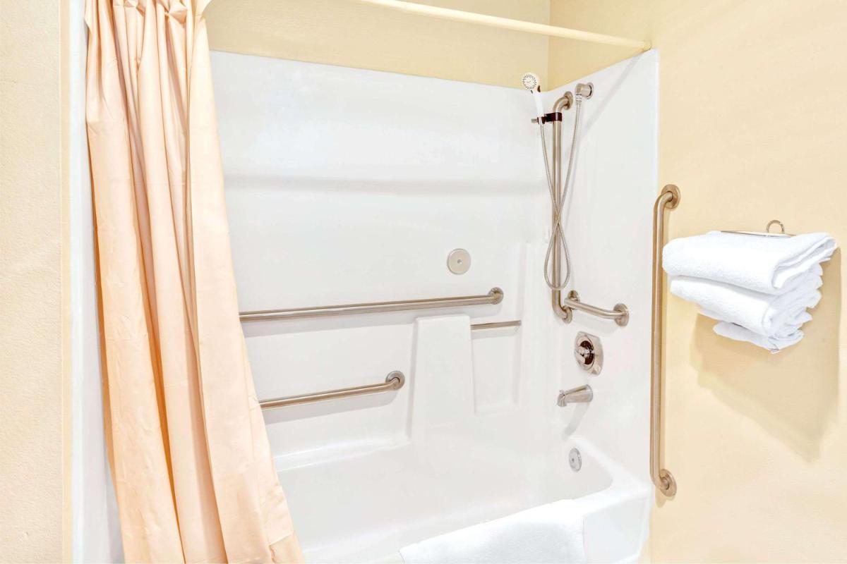 Vantage Point Inn - Woodland Hills - Housity