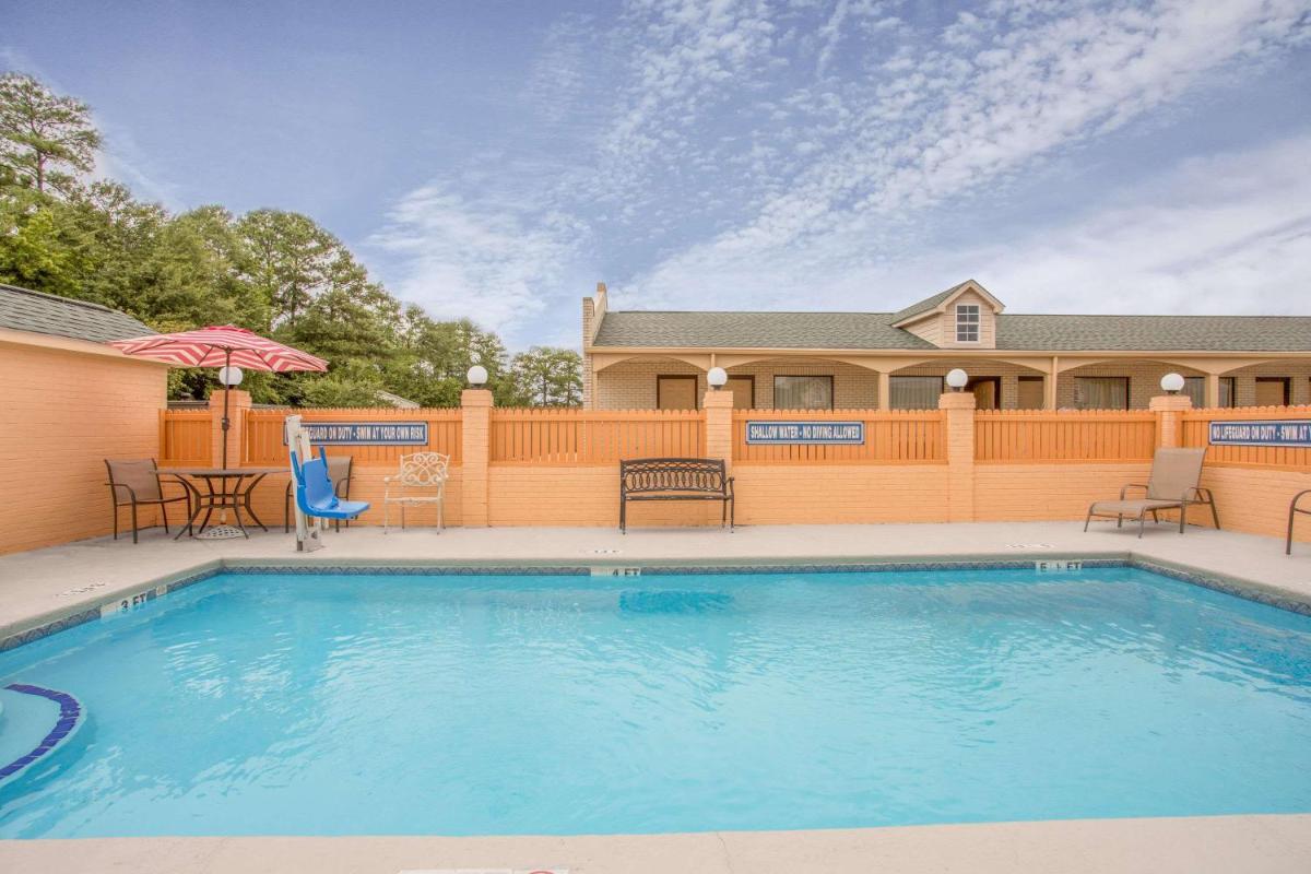 Super 8 by Wyndham Sumter - Housity
