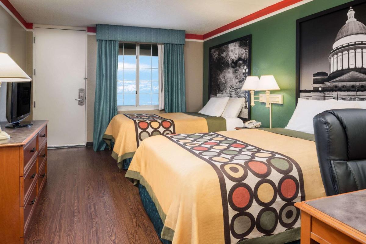Super 8 by Wyndham Little Rock/Otter Creek - Housity