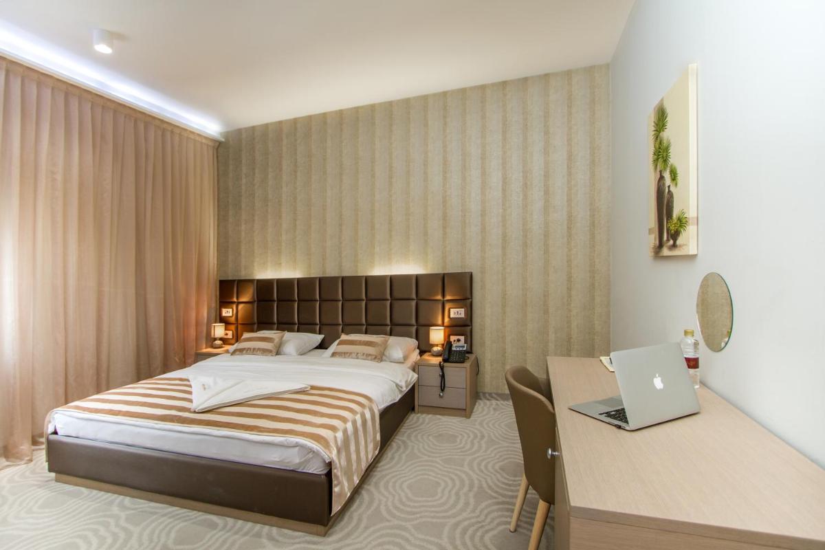Royal Airport Hotel - Housity