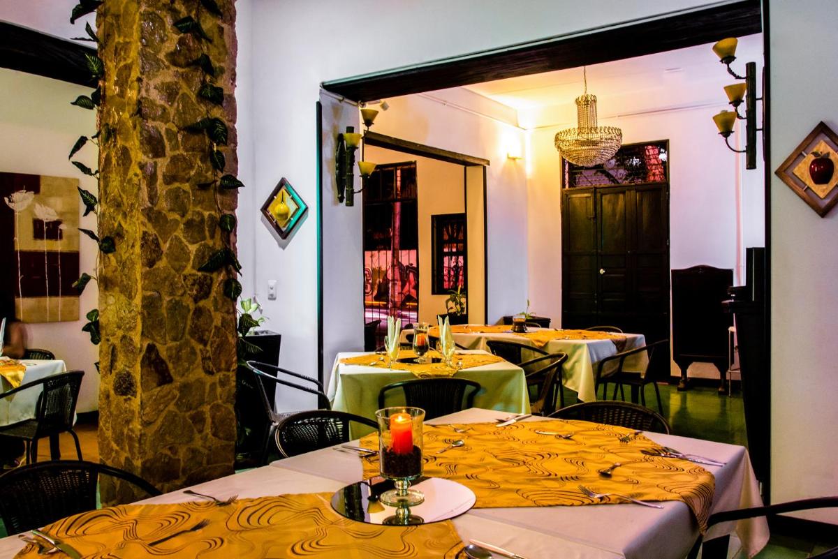 Aw Hotel Puerta de San Antonio - Housity
