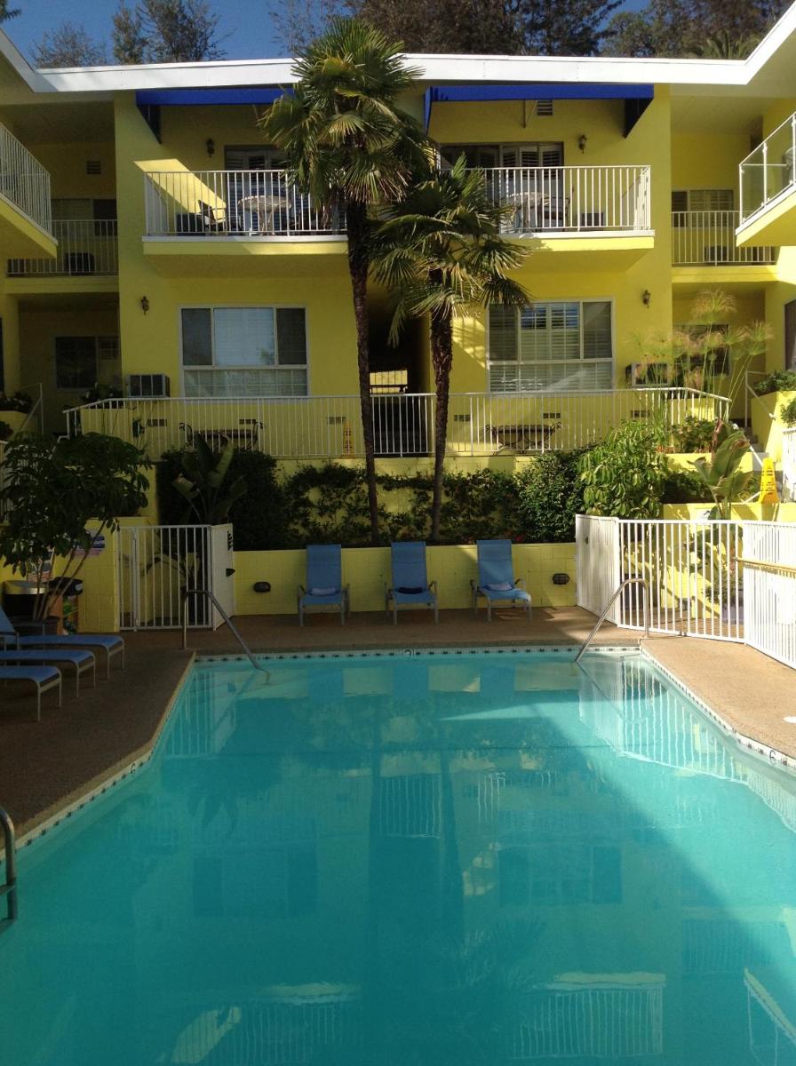 Magic Castle Hotel - Housity