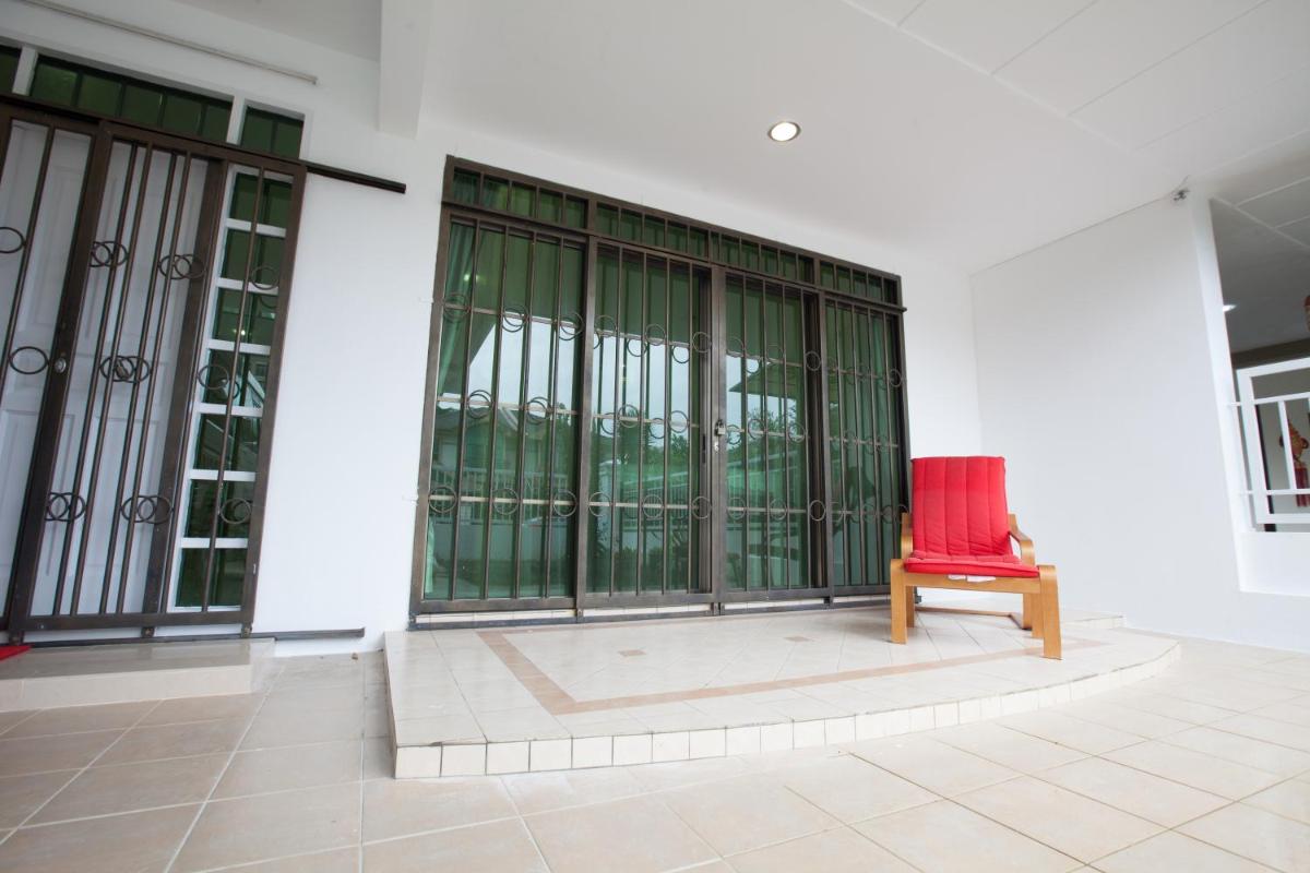 Natol Homestay - Sydney Batu Kawa MJC New Townships - Housity