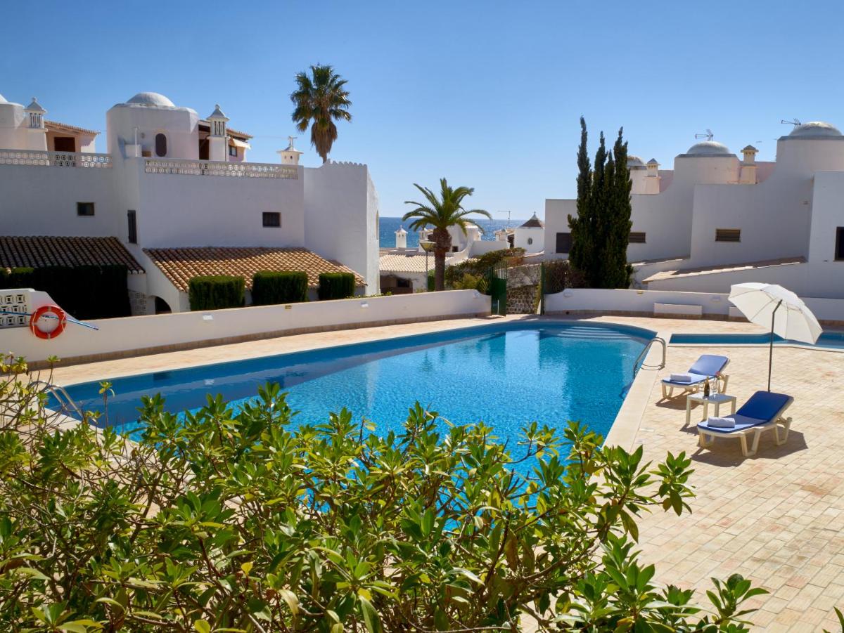 E&M Beach House Aldeamento do Levante I - Housity