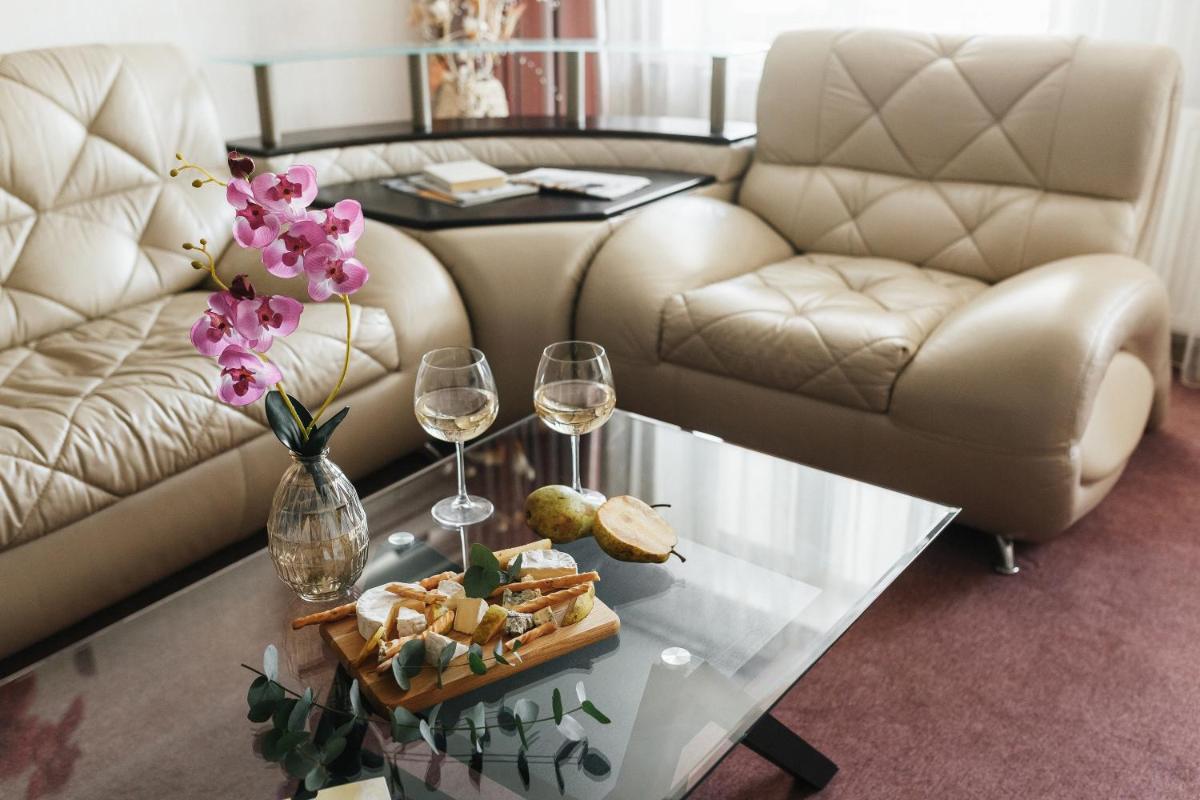 Vele Rosse Hotel, business & leisure - Housity