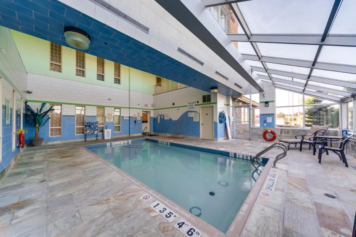 Monte Carlo Inn Barrie - Newly Renovated - Housity