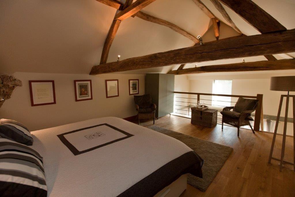 Gite La Suite Ducale Chateau La Roche Racan - Housity