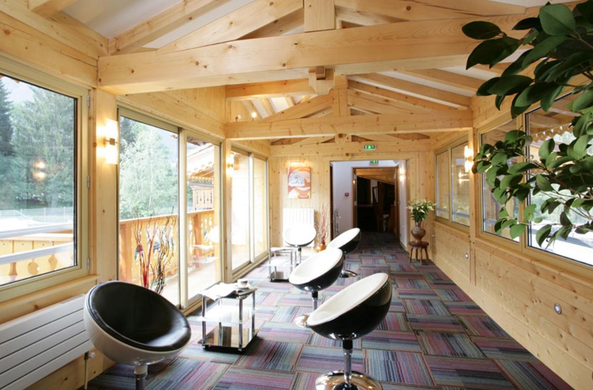 Coin salon dans l'établissement Aiguille du Midi - Hôtel & Restaurant