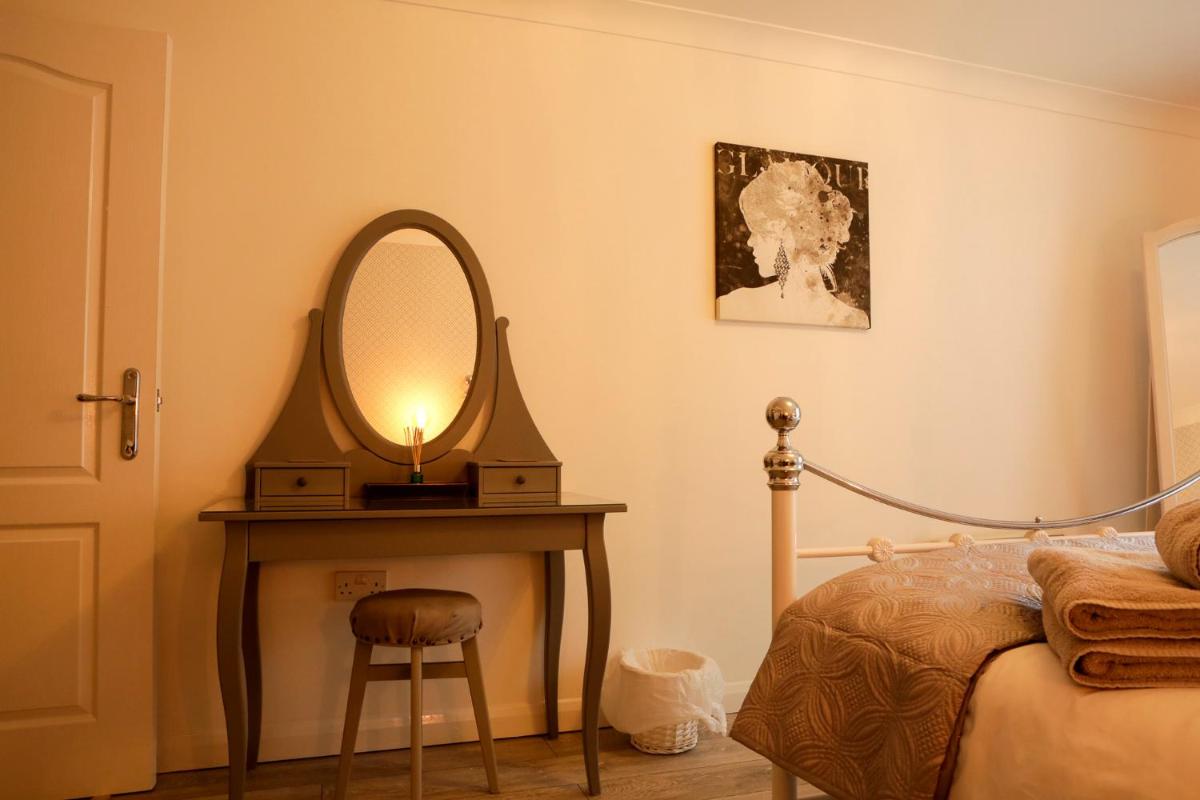 Newly refurbished 1 bed first floor apartment with wifi - Housity
