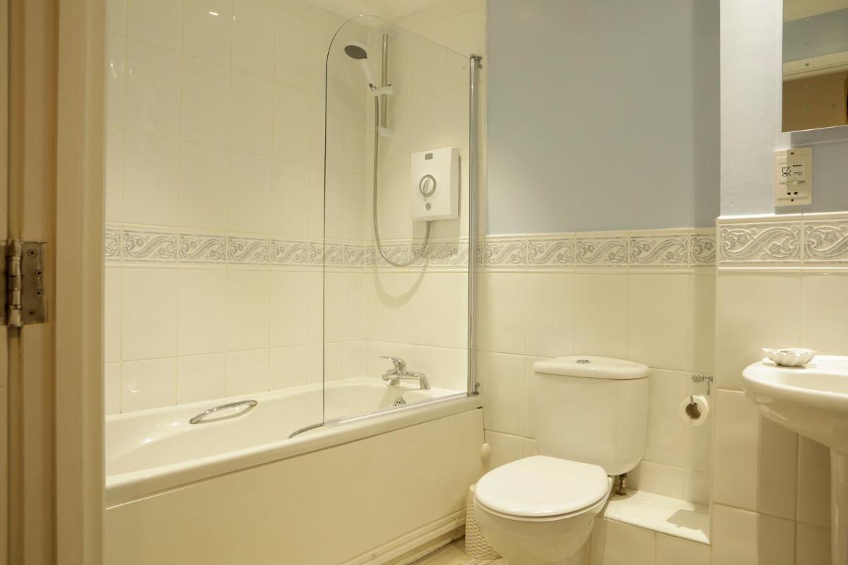 Newly refurbished 1 bed first floor apartment with wifi - Housity