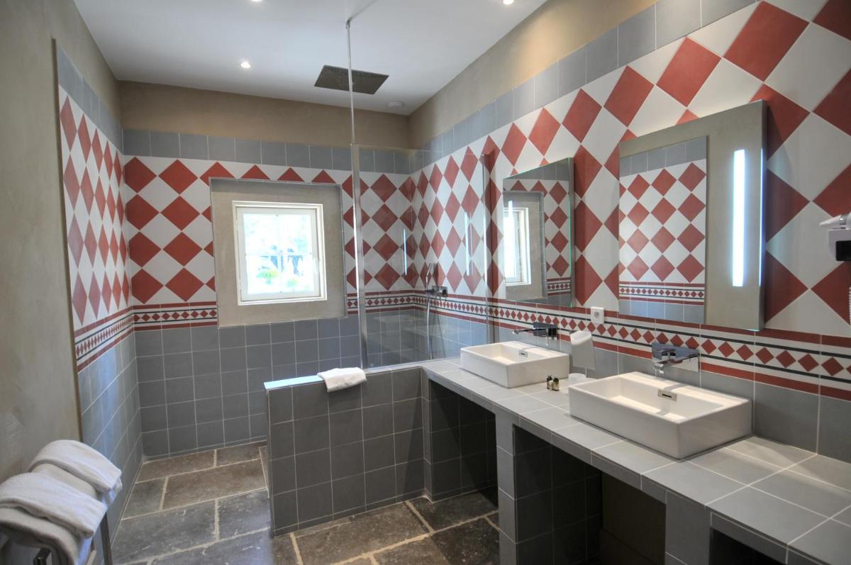 Salle de bains dans l'établissement Domaine du Grand Malherbes