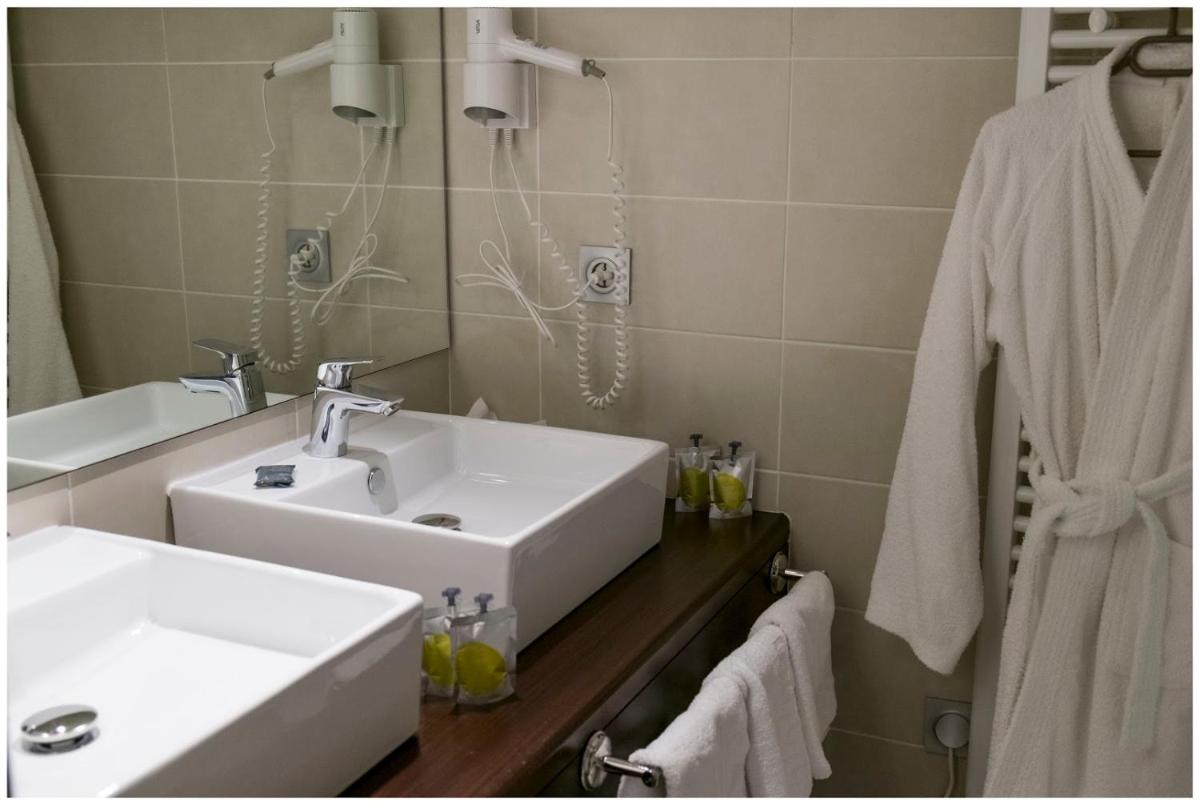 Salle de bains dans l'établissement Hotel Corrieu