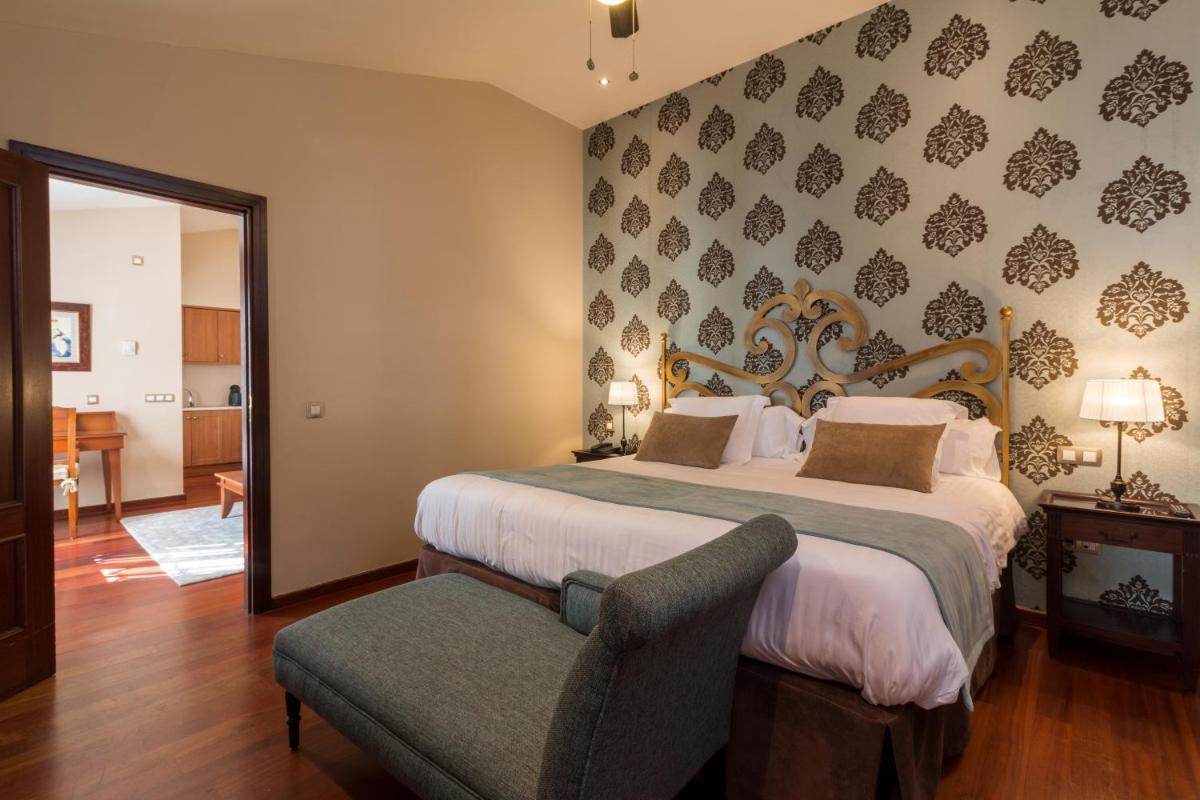 Cama o camas de una habitación en Laguna Nivaria Hotel & Spa