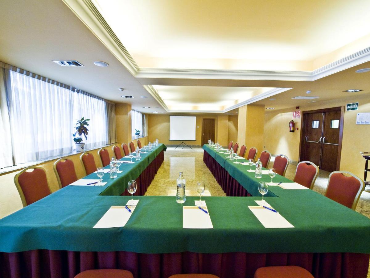Zona business o sala de conferencias en Senator Granada