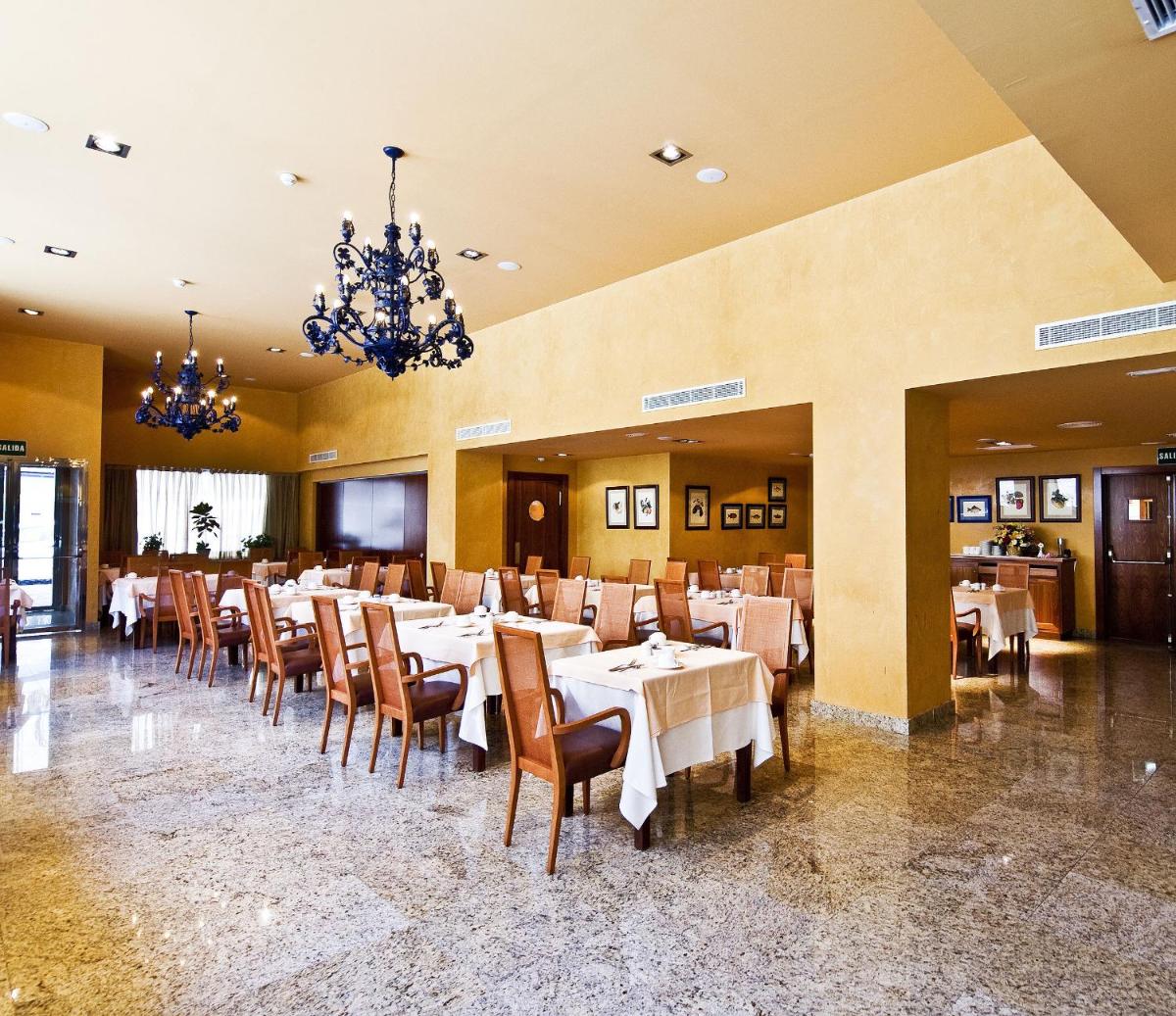 Un restaurante o sitio para comer en Senator Granada