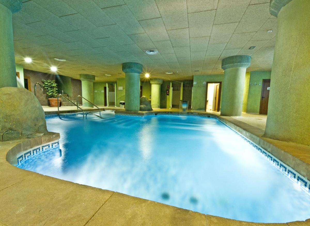 Piscina en o cerca de Senator Granada