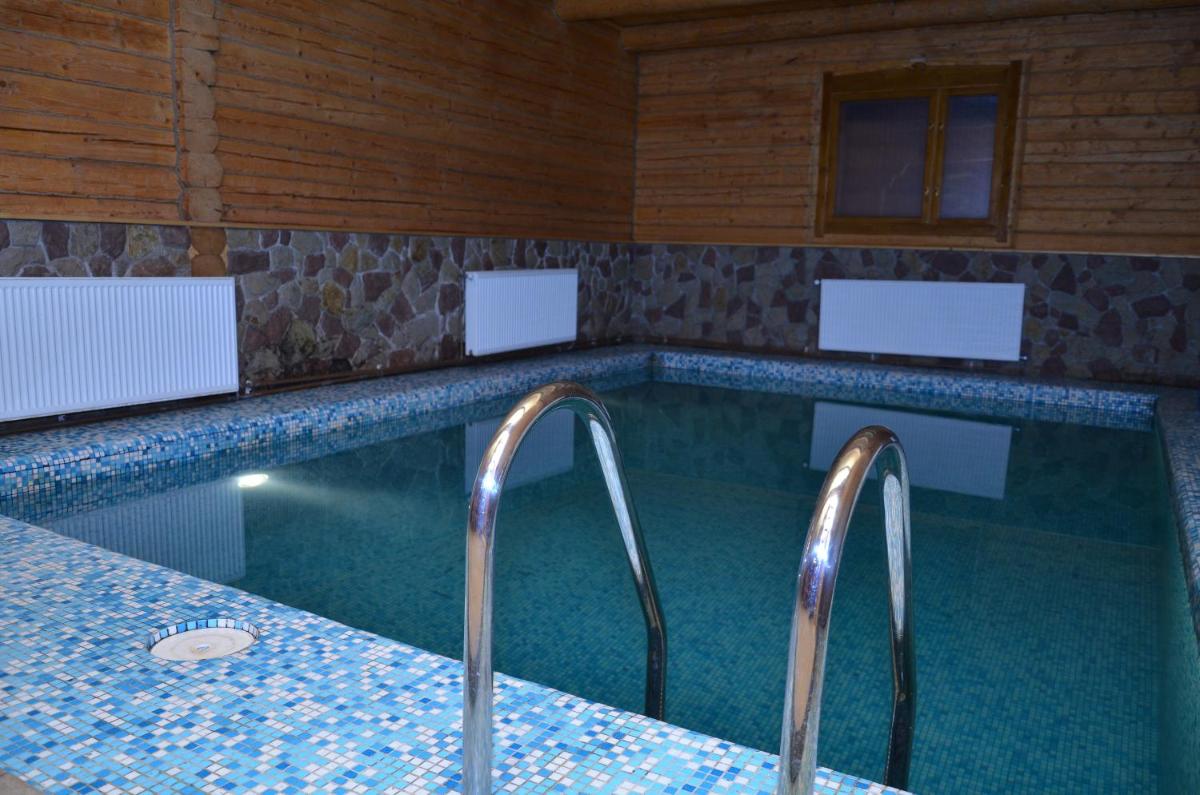 Chateau Royal Hotel - Housity