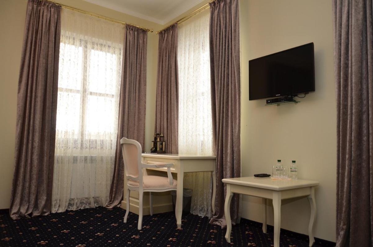 Chateau Royal Hotel - Housity