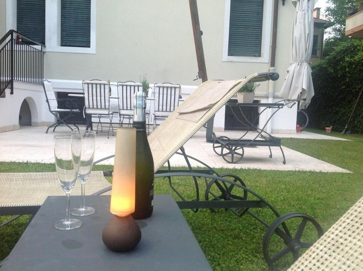Villa Une, garden, beach and culture - Housity