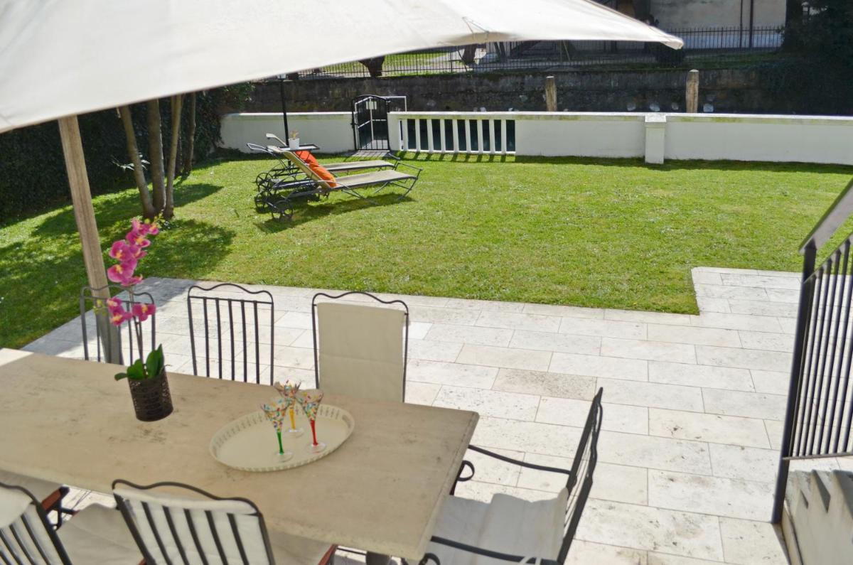 Villa Une, garden, beach and culture - Housity