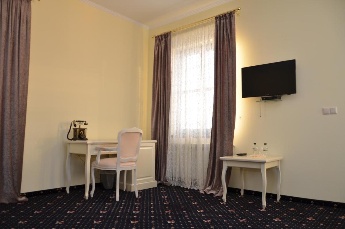 Chateau Royal Hotel - Housity