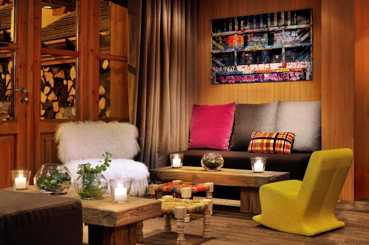 Coin salon dans l'établissement Hotel Le Savoy