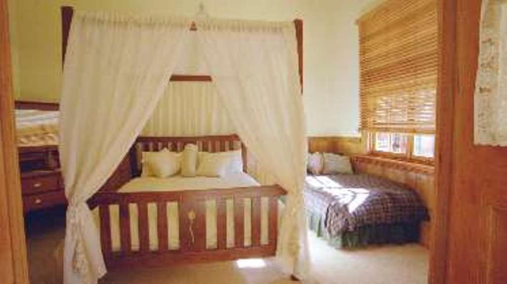 Butterfly Farm Bed and Breakfast Nirranda - Housity