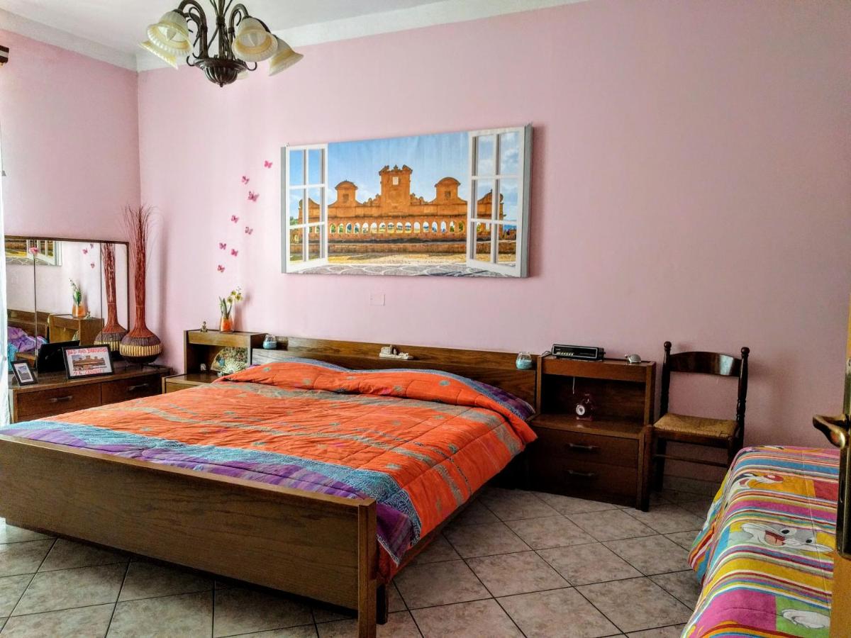 24 Cannoli - Housity