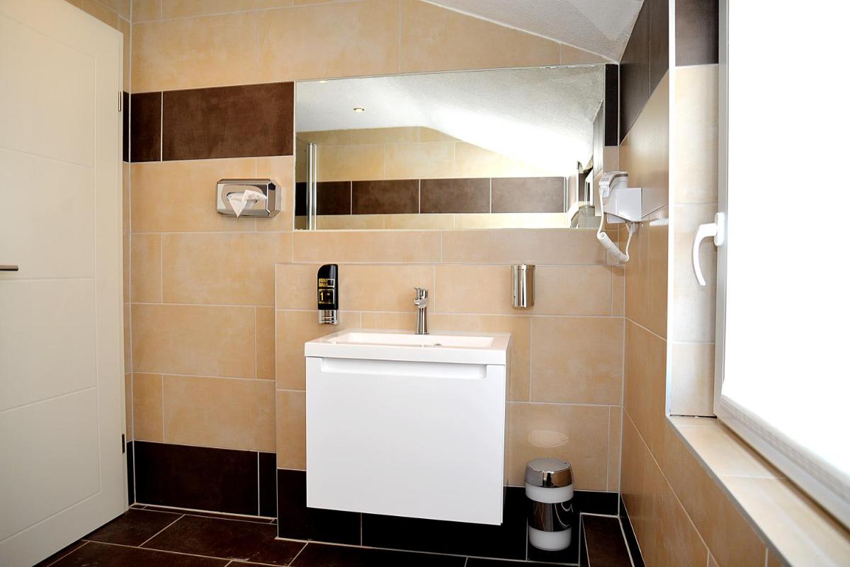 Hotel Neugrabener Hof - Housity