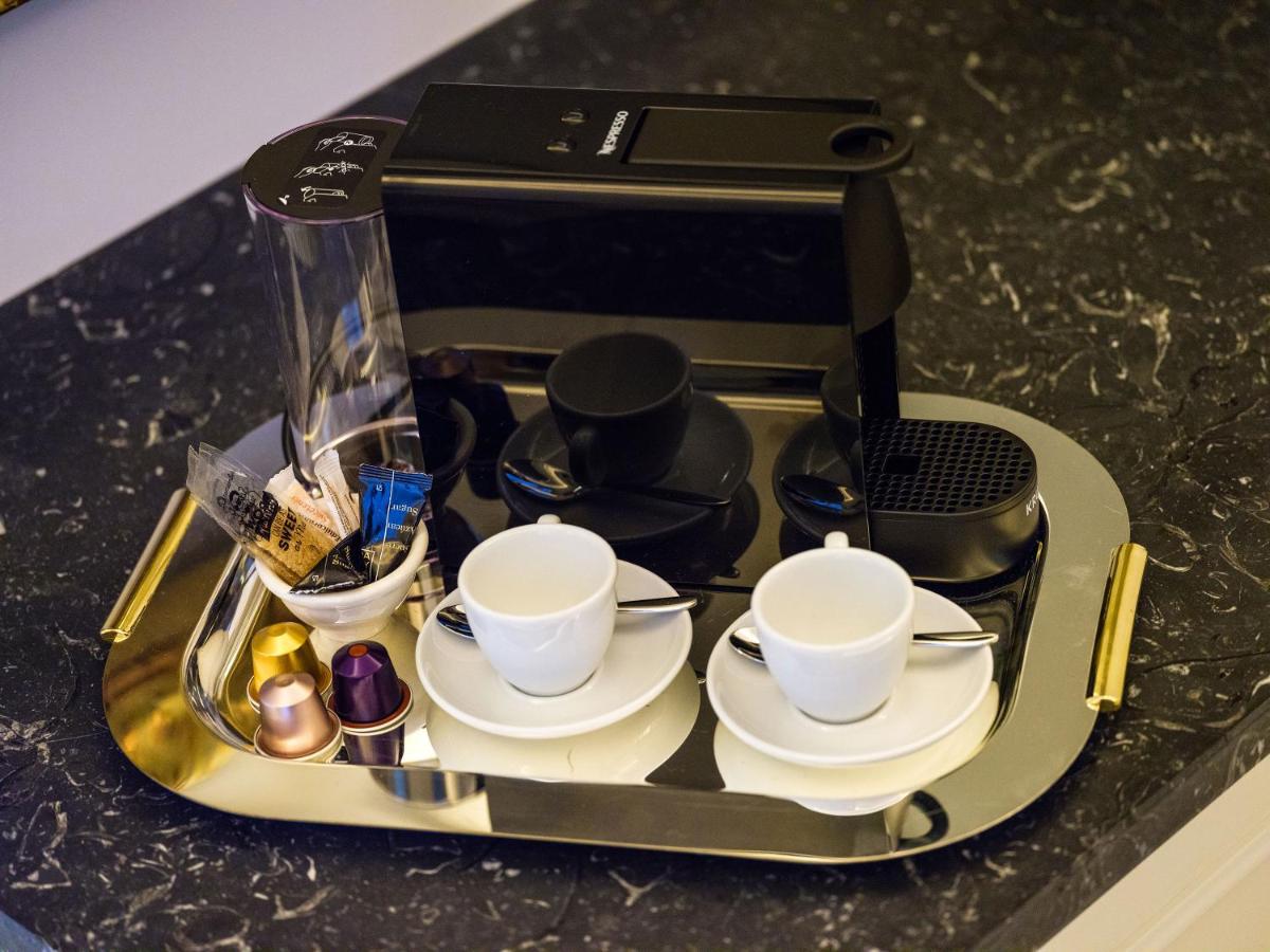 Utensilios para hacer té y café en Hotel Gloria de Sant Jaume