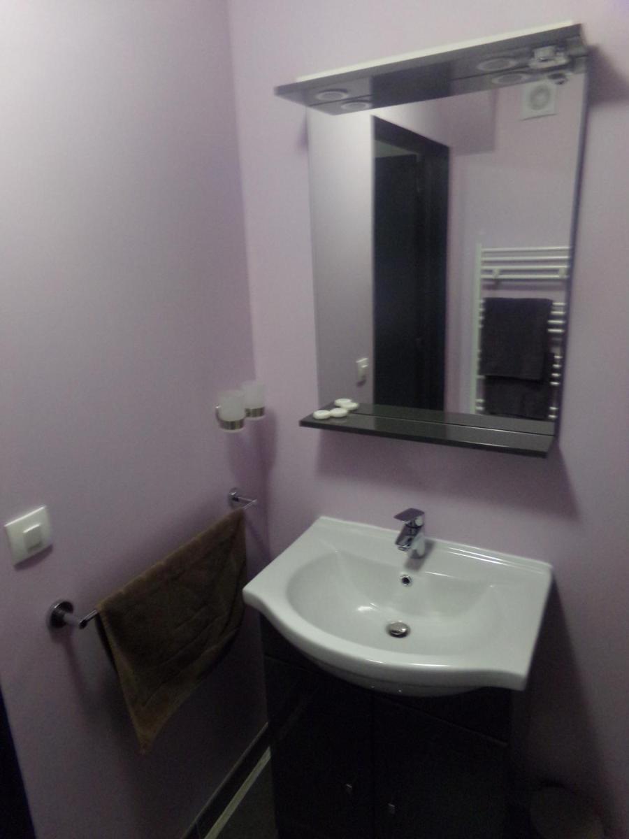 Salle de bains dans l'établissement Hôtel La Tente Verte
