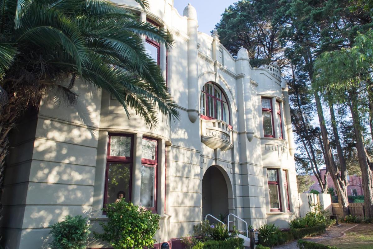 Suitetrails - Toorak Manor Hotel