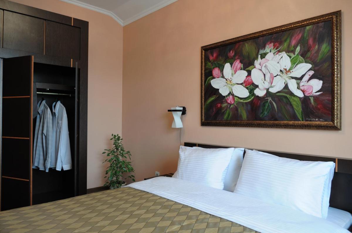 Suitetrails - MelRose Hotel