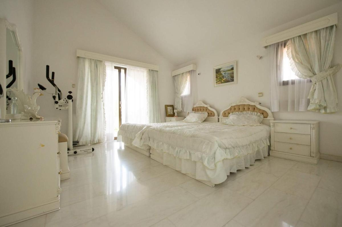 Kiriaki House - Housity