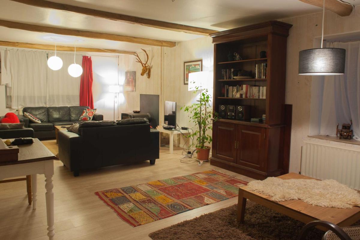 Beautiful and Spacious Contemporary house - Housity