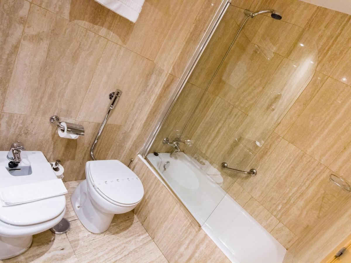 Un baño de Hotel La Estación de Luanco