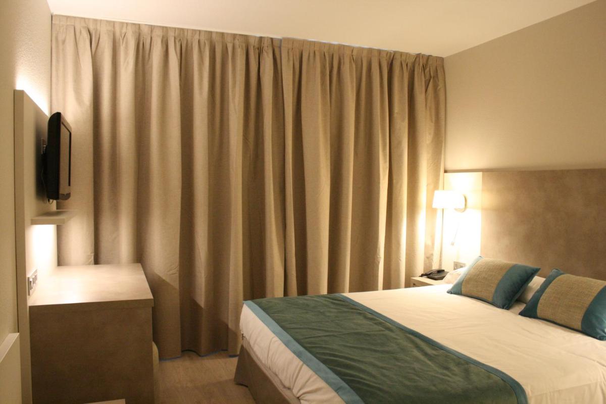 Cama o camas de una habitación en Hotel & Spa Real Jaca