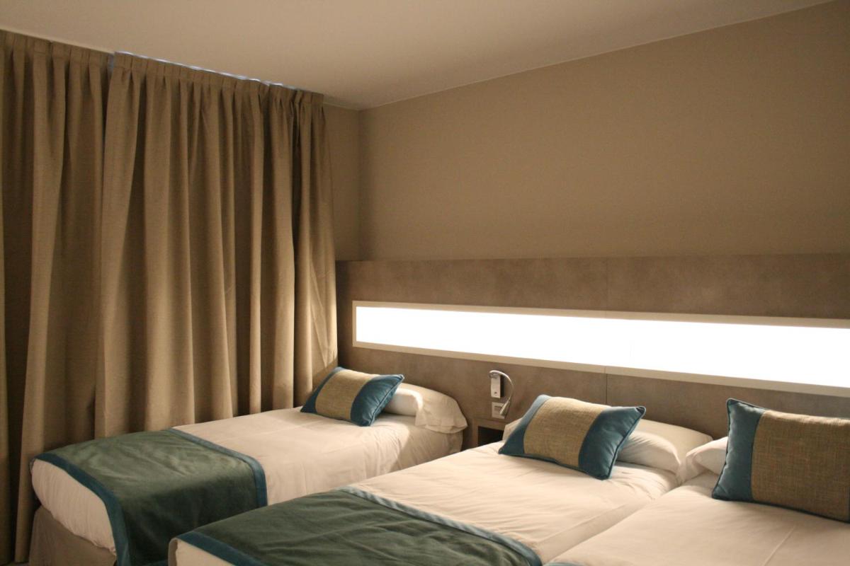 Cama o camas de una habitación en Hotel & Spa Real Jaca