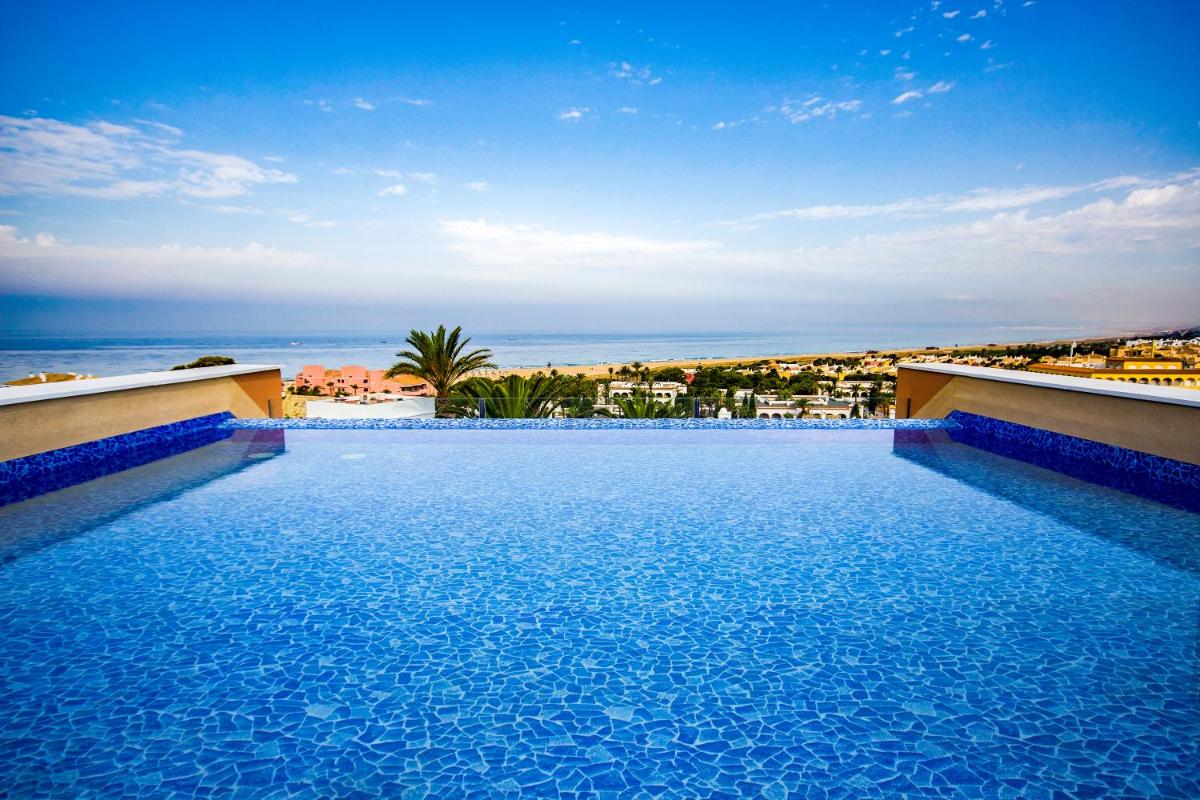 Piscina en o cerca de El Cortijo de Zahara by QHotels