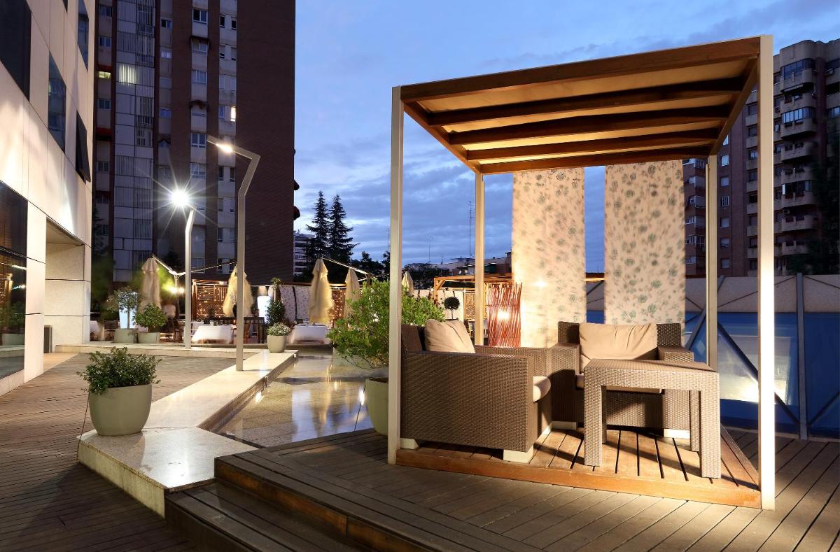Piscina en o cerca de Eurostars Suites Mirasierra