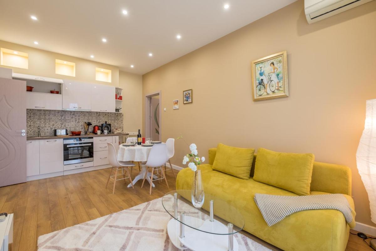 Suitetrails - Modern 2 Bedroom Apartment next to Vitosha Str.