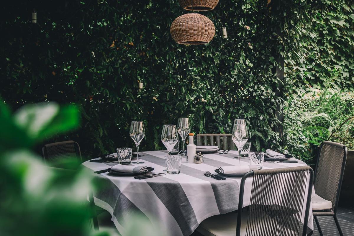 Un restaurante o sitio para comer en Sant Francesc Hotel Singular