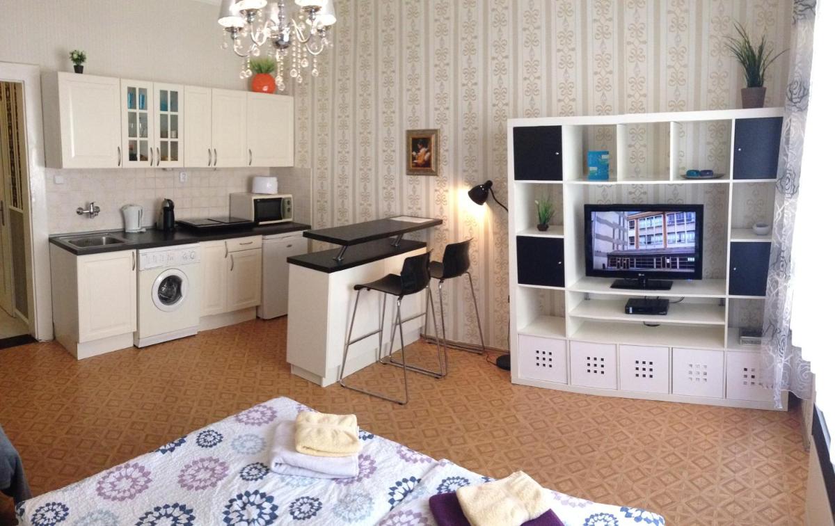 Agnes - Romance in city I - Housity