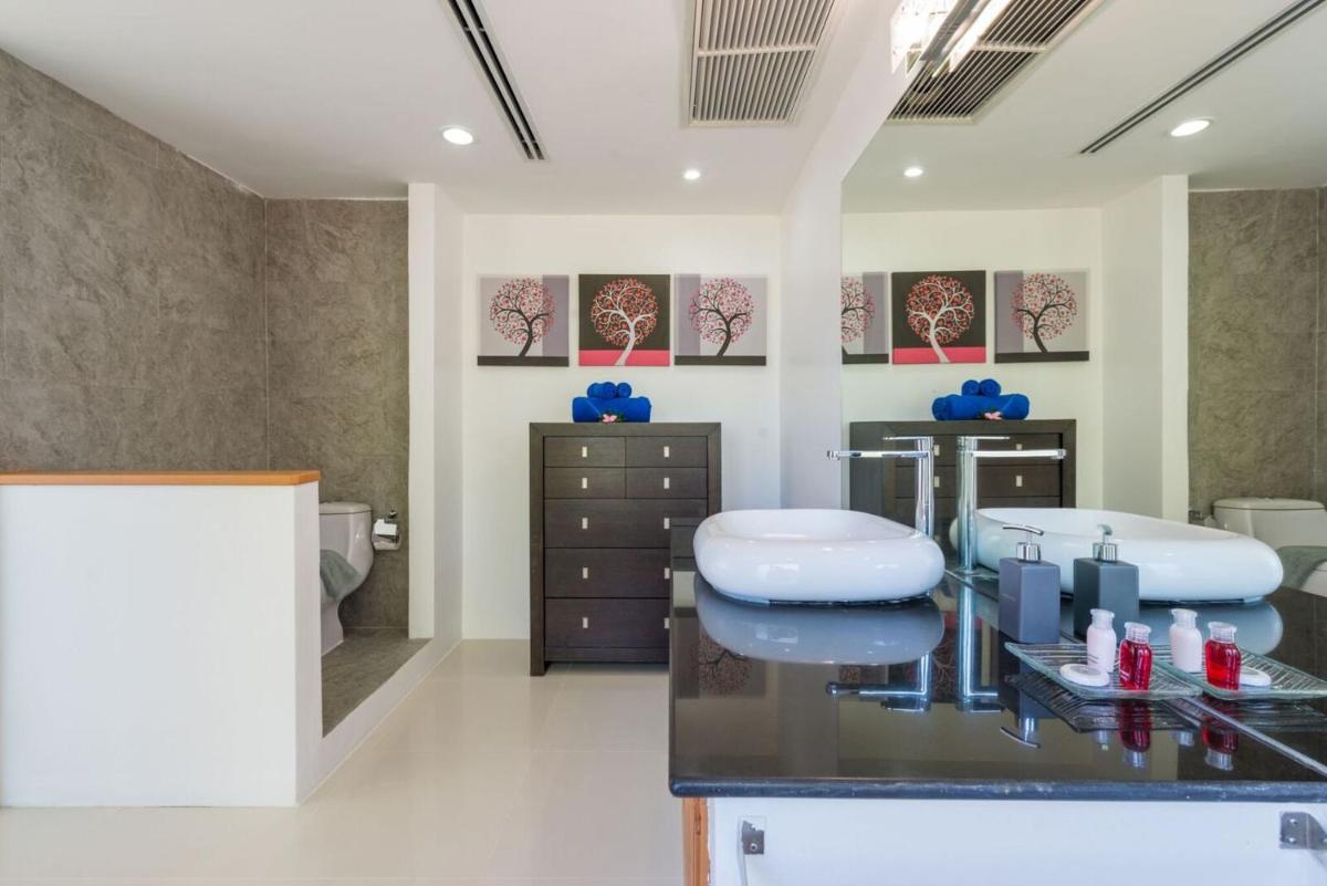 White Stone - Luxurious Sunset View 4 Bed Pool Villa - Housity