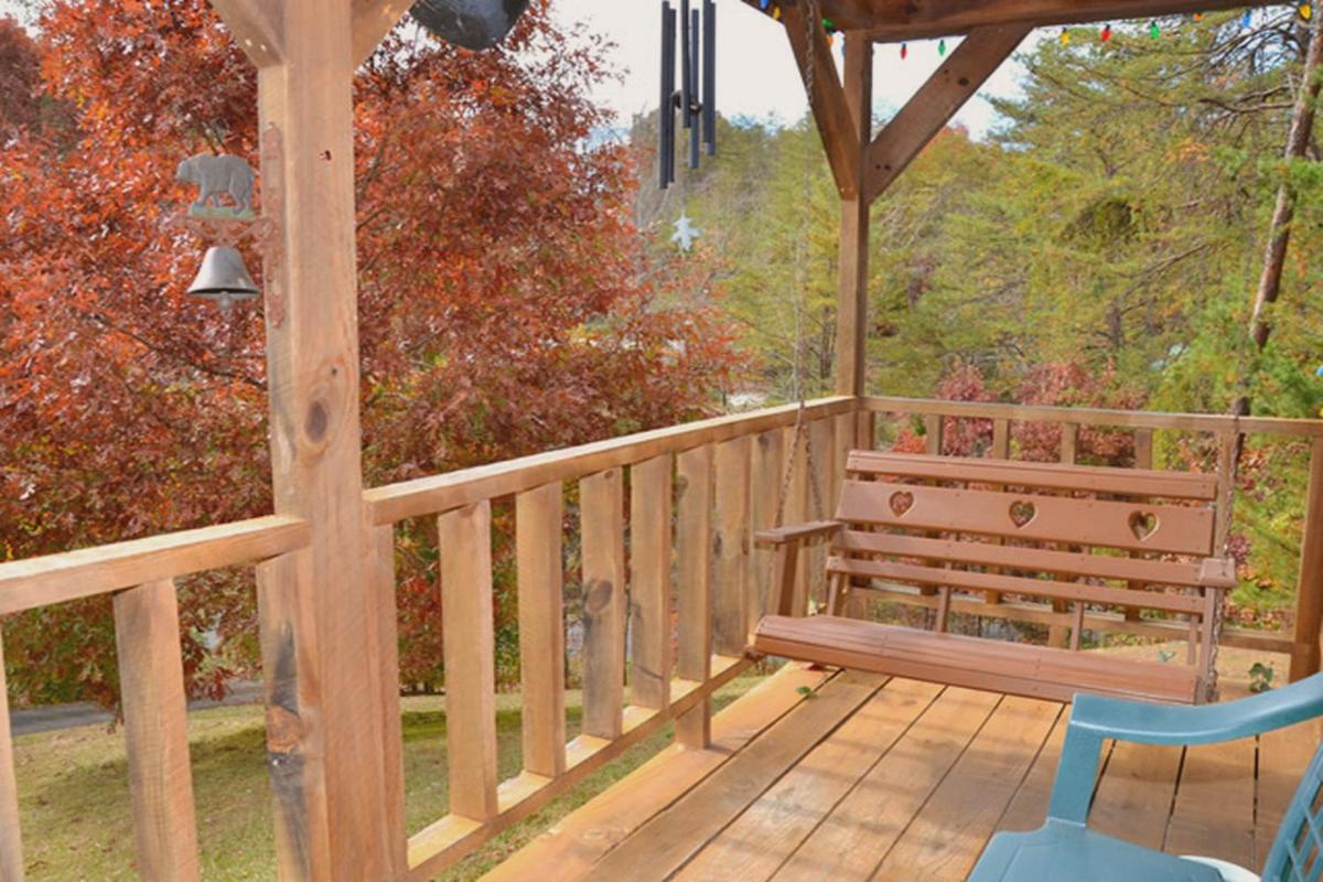 Hartman Hideaway Economy Cabin - Housity
