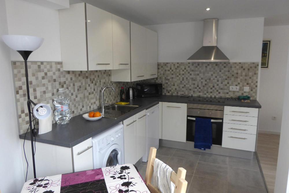Malvarossa apartment near beach - Hizvo