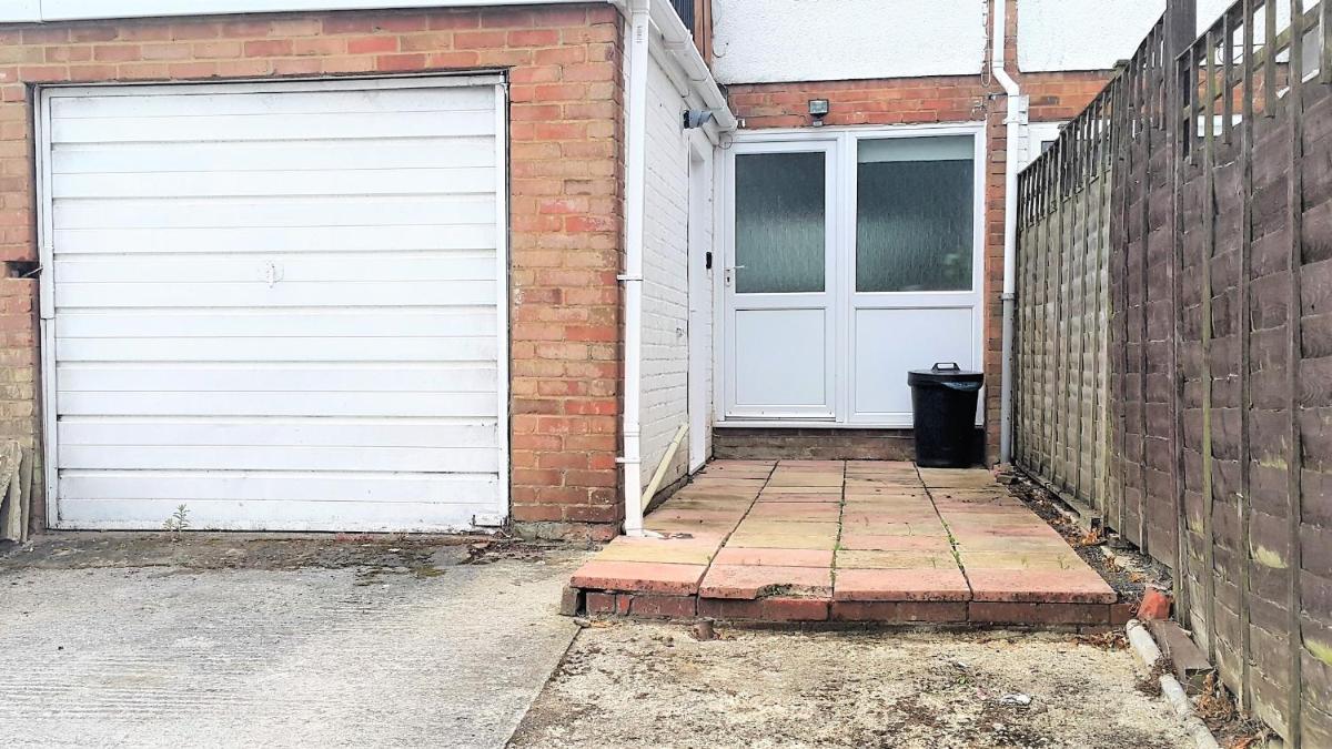Swindon Old Town Studio - EnterCloud9SA - Housity
